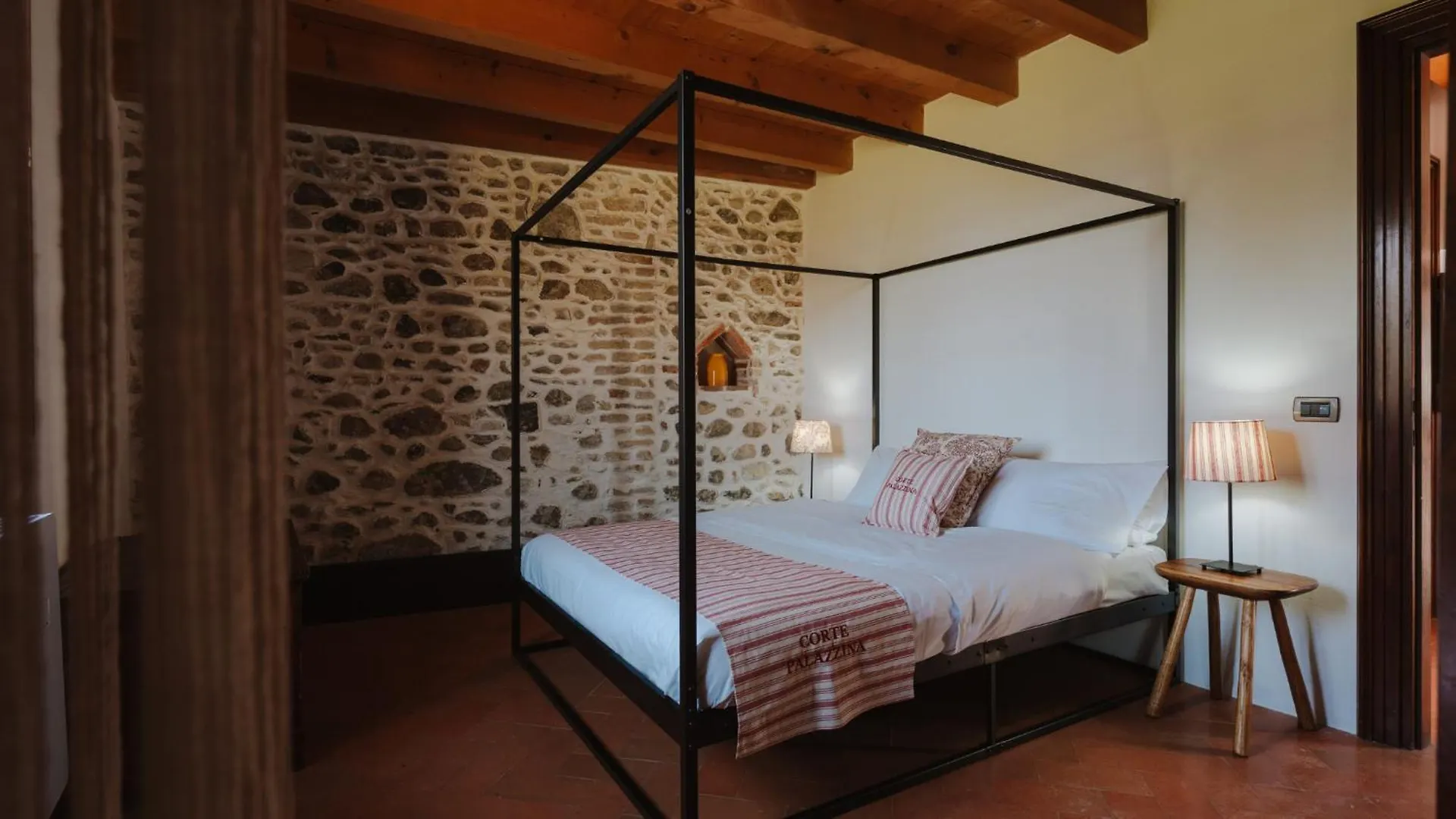 Aparthotel L'Angelica Corte Palazzina, Country Retreat Salo Italy